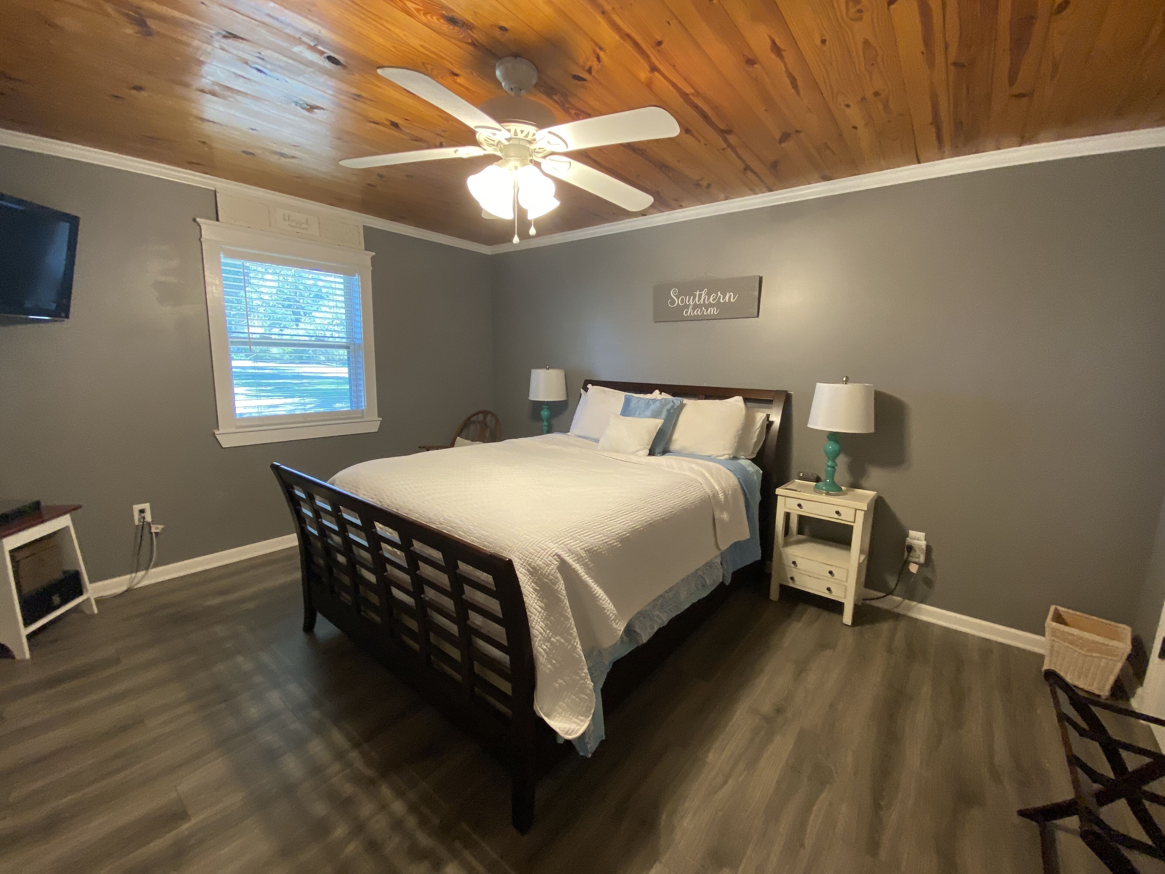 2 多间卧室、熨斗/熨衣板、免费 WiFi、床单