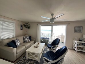 スマートテレビ、書庫、ステレオ