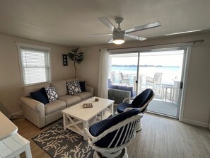 Smart TV, books, stereo - Bay Front 3 Bedroom-2 Bath Condo - BOAT SLIP - Walk to Beach & Calling Concerts (Ocean City)