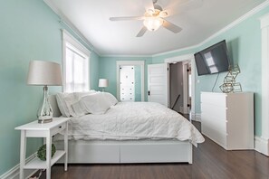 3 bedrooms, in-room safe, iron/ironing board, free WiFi - A luxury and modern estate. Free airport transfer with Tesla Model X! (Peoria)