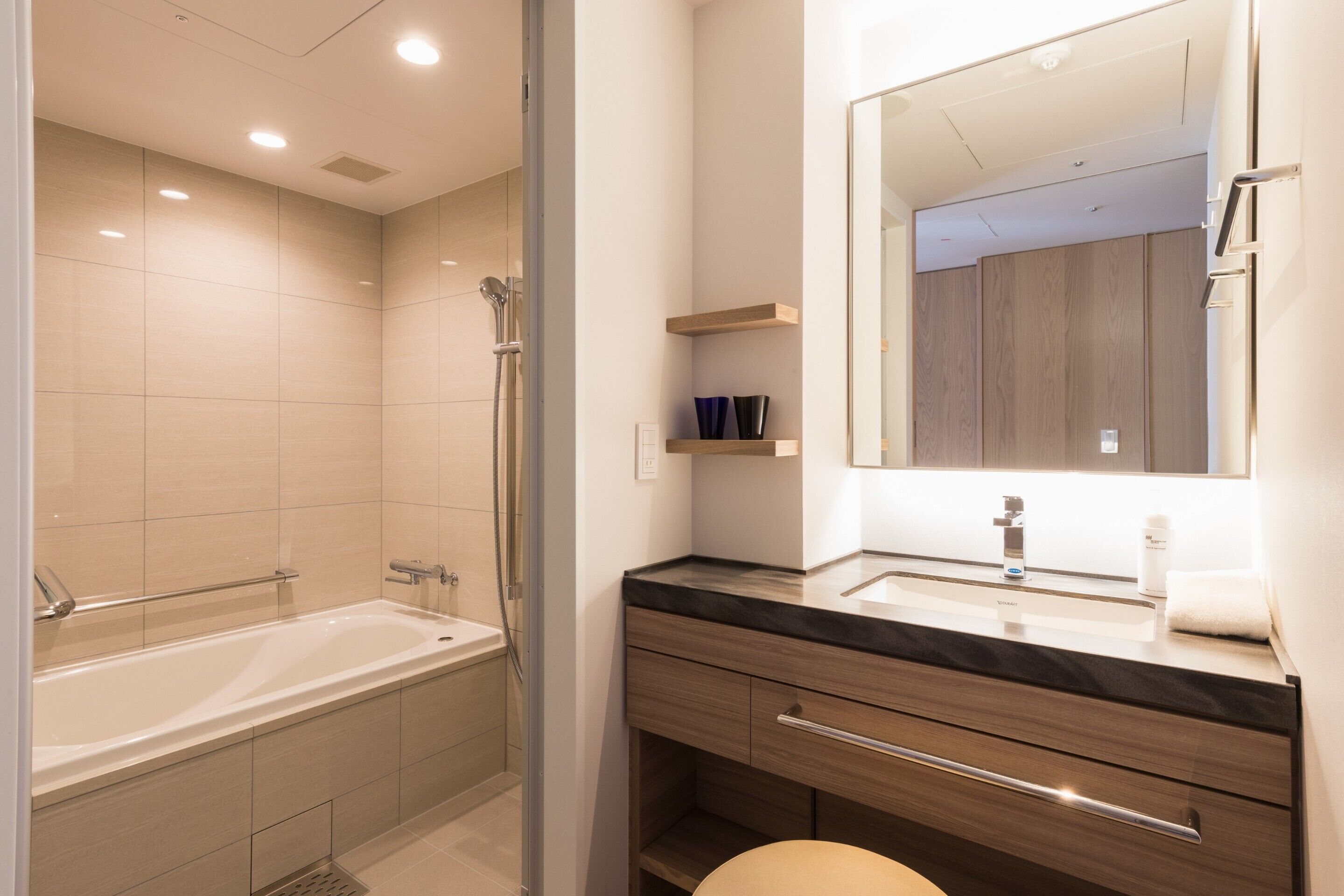 corner twin room, non smoking | bathroom | separate bathtub and shower, free toiletries, hair dryer, slippers