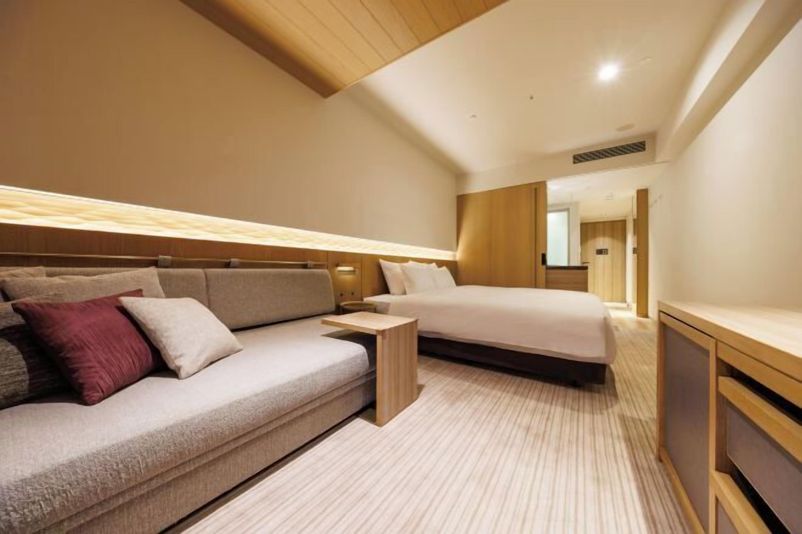 Premium bedding, in-room safe, desk, iron/ironing board