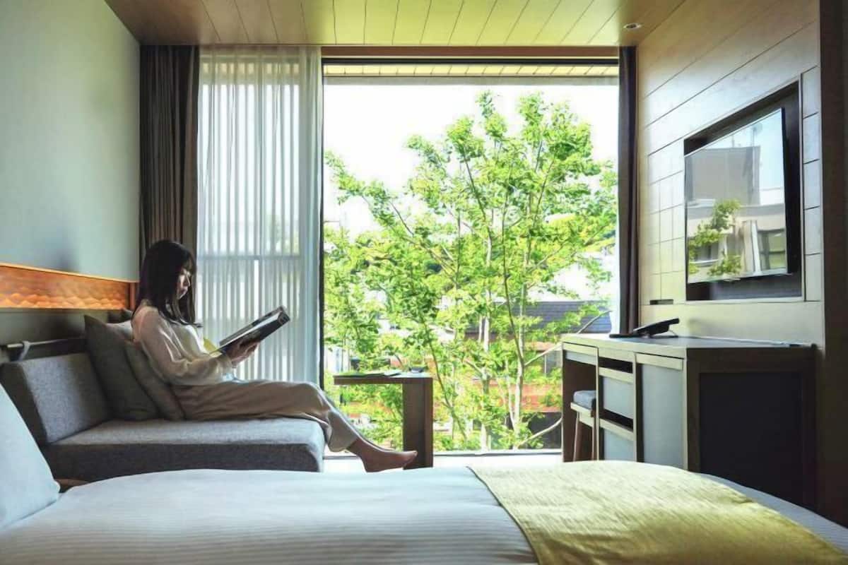 Luxe beddengoed, een kluis op de kamer, een bureau