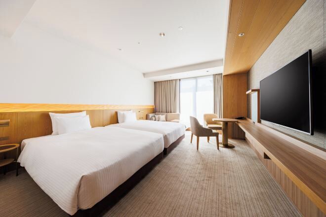 Premium bedding, in-room safe, desk, iron/ironing board