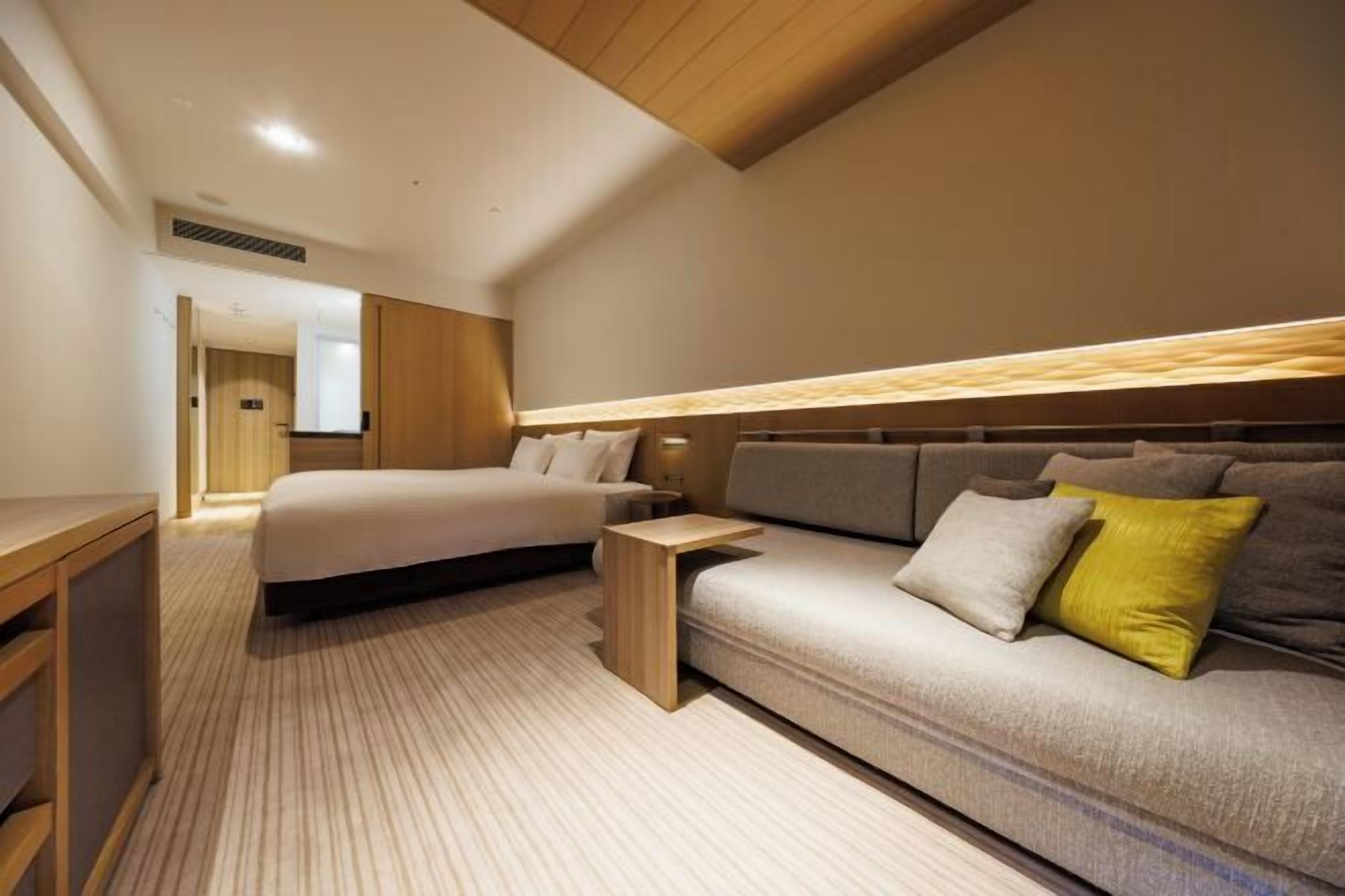 Premium bedding, in-room safe, desk, iron/ironing board