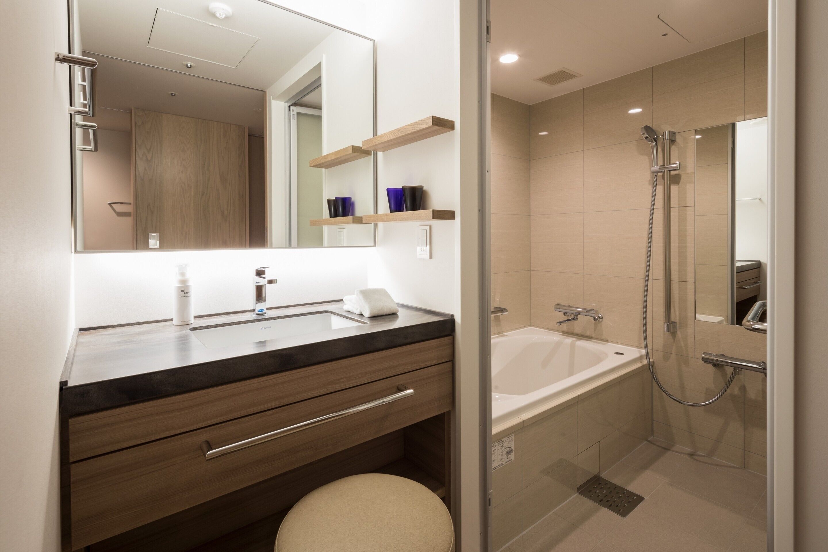comfort twin room, non smoking | bathroom | separate bathtub and shower, free toiletries, hair dryer, slippers