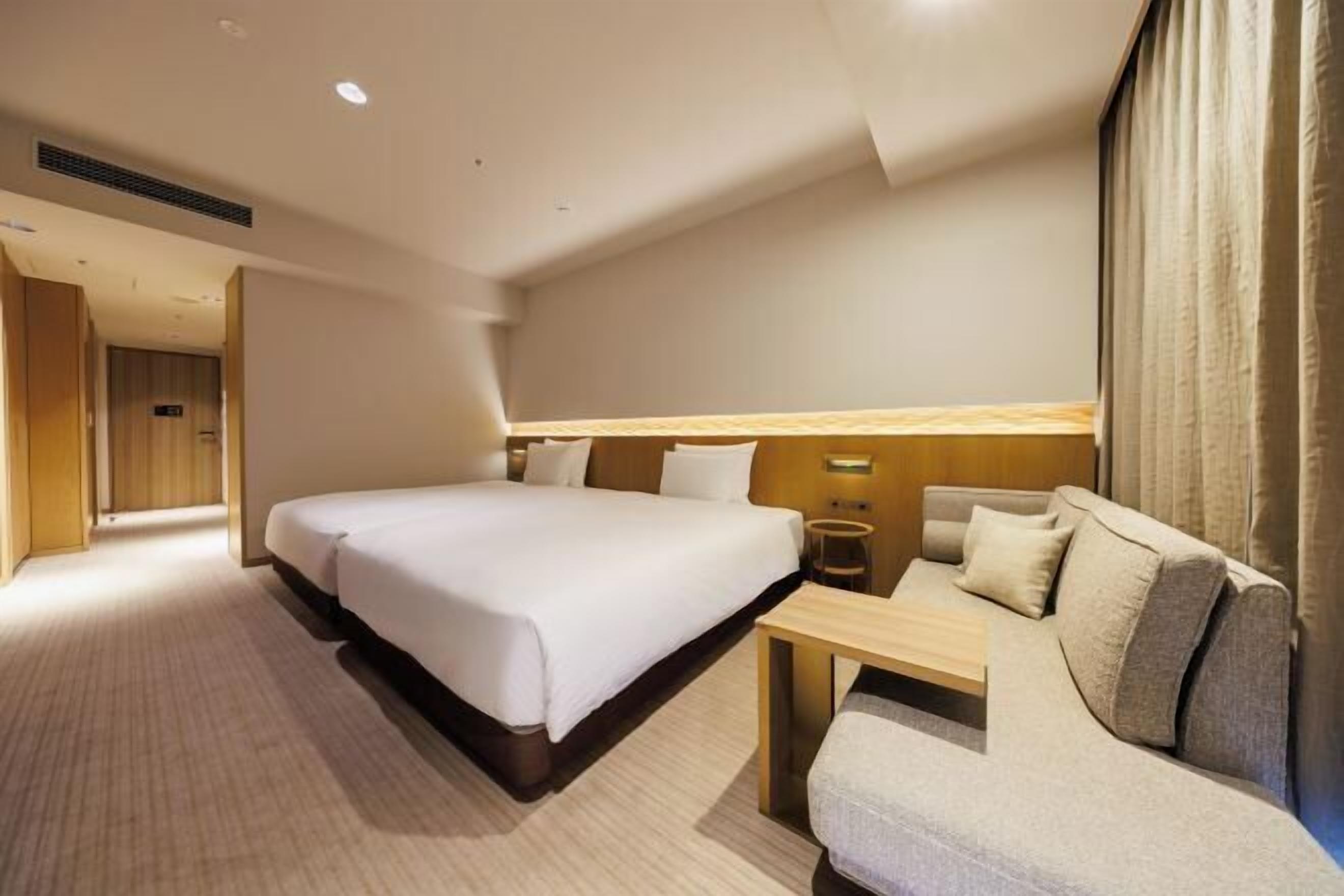 Premium bedding, in-room safe, desk, iron/ironing board