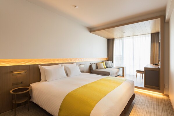 Premium bedding, in-room safe, desk, iron/ironing board