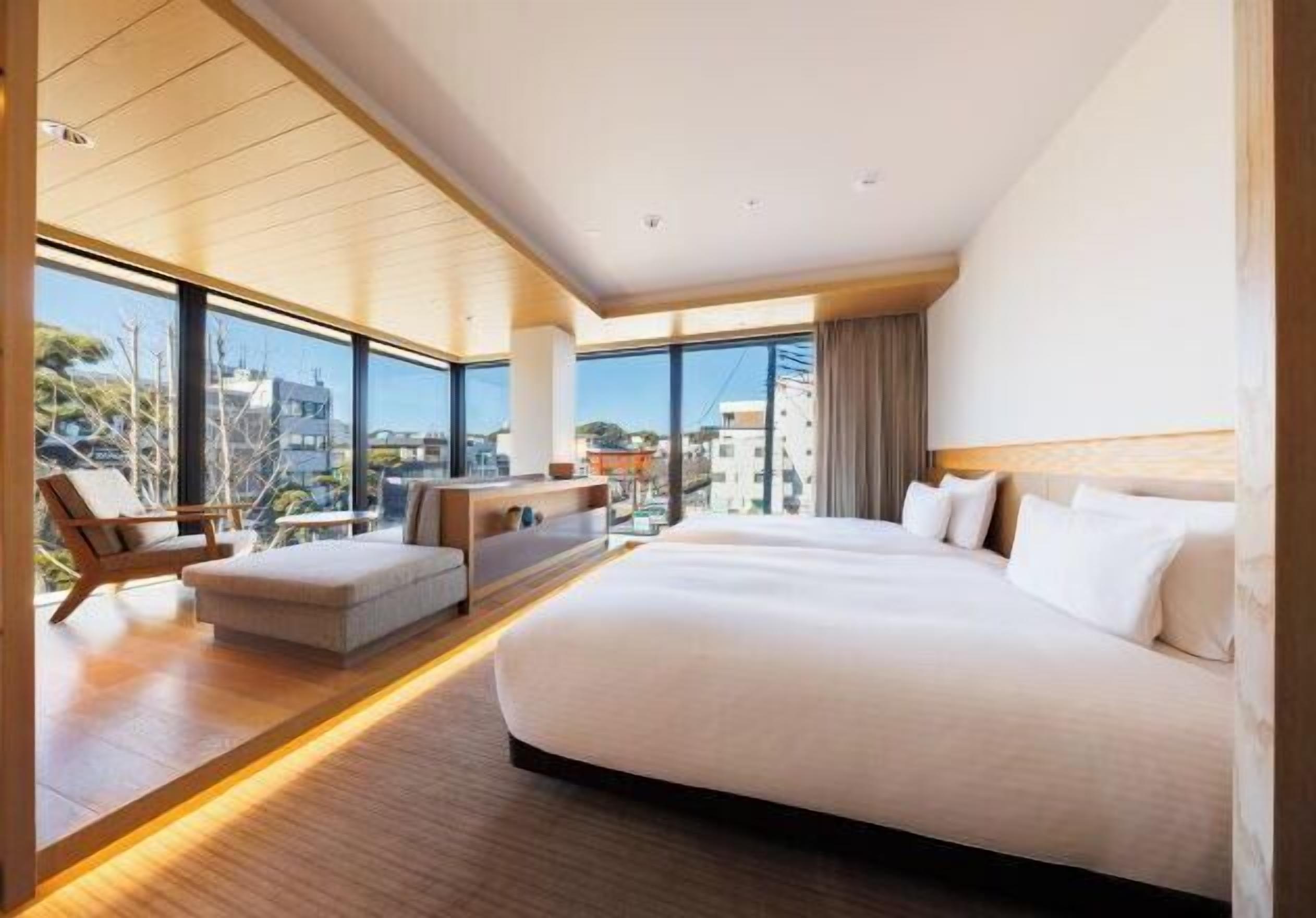 Premium bedding, in-room safe, desk, iron/ironing board