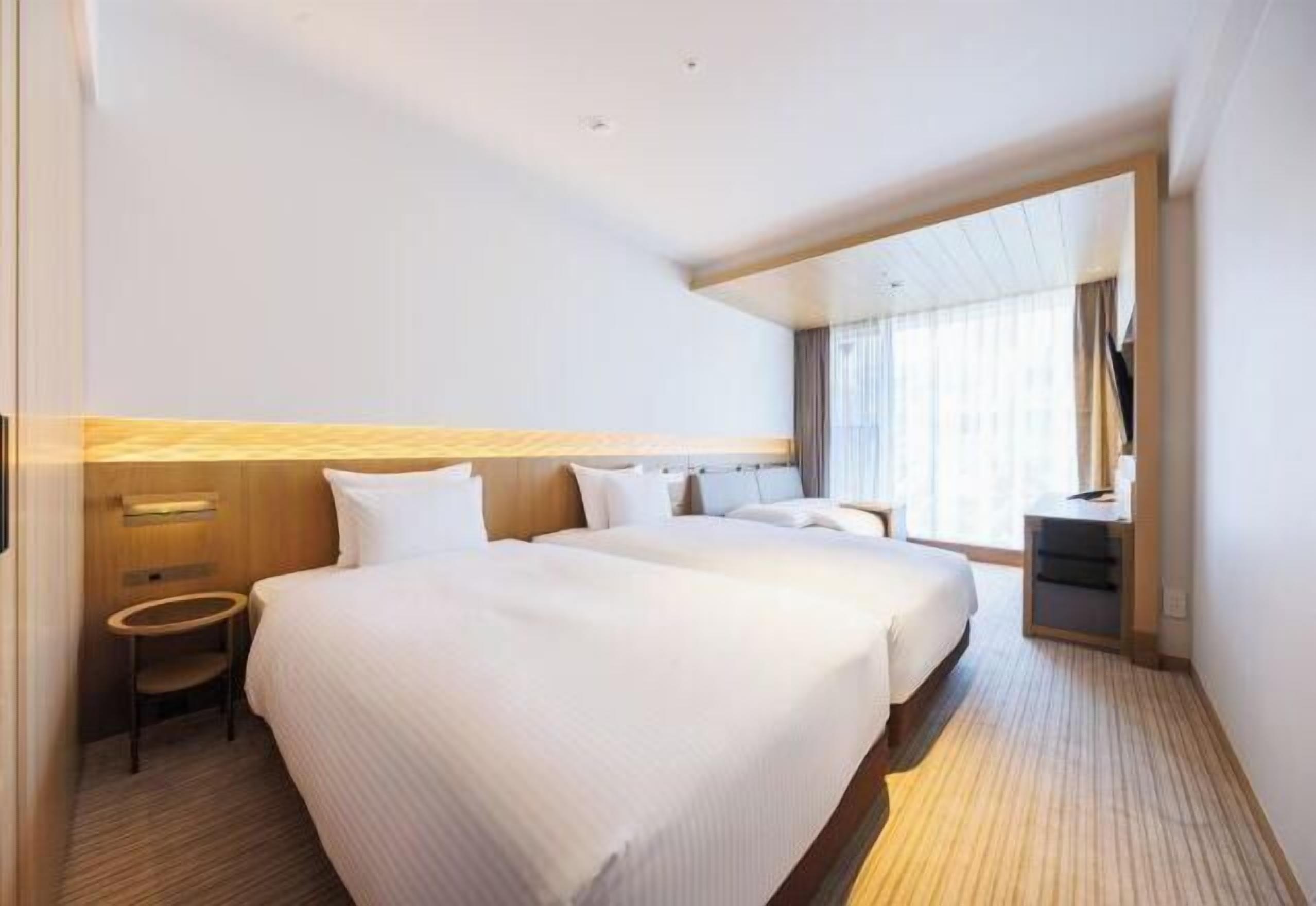 高級寢具、客房內保險箱、書桌、熨斗/熨衣板