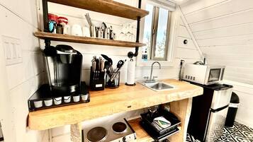 Fridge, microwave, stovetop, coffee/tea maker