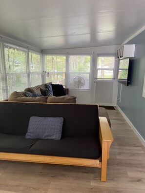 Smart TV, video games, DVD player, books - Point Sebago Resort, 30 Purple Road, Walking distance to beach! (Casco)