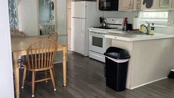 冰箱、微波炉、烤箱、炉灶