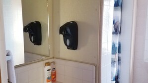 淋浴設備、風筒、提供毛巾、番梘