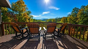 Property grounds - Summer Time Views - Hot Tub - Pool Table - Family Fun - Back Porch Privacy (Sevierville)