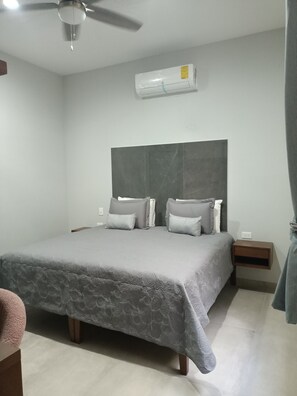 2 slaapkamers, een bureau, een strijkplank/strijkijzer, gratis wifi