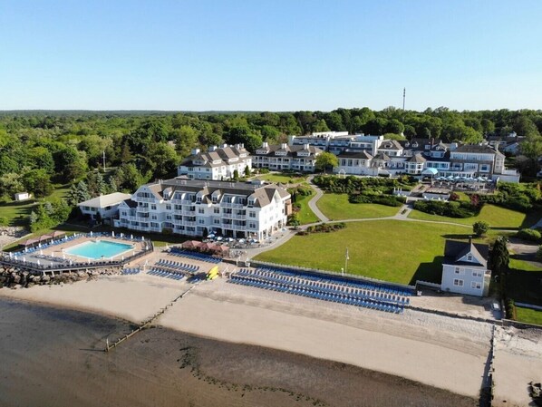 Exterior - Water's Edge Resort and spa w indoor and outdoor pool and beach. Condo Sleeps 6 (Westbrook)