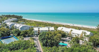 Beachfront 3BR Villa with Panoramic Gulf Views & Large Shared Pool w/King Bed