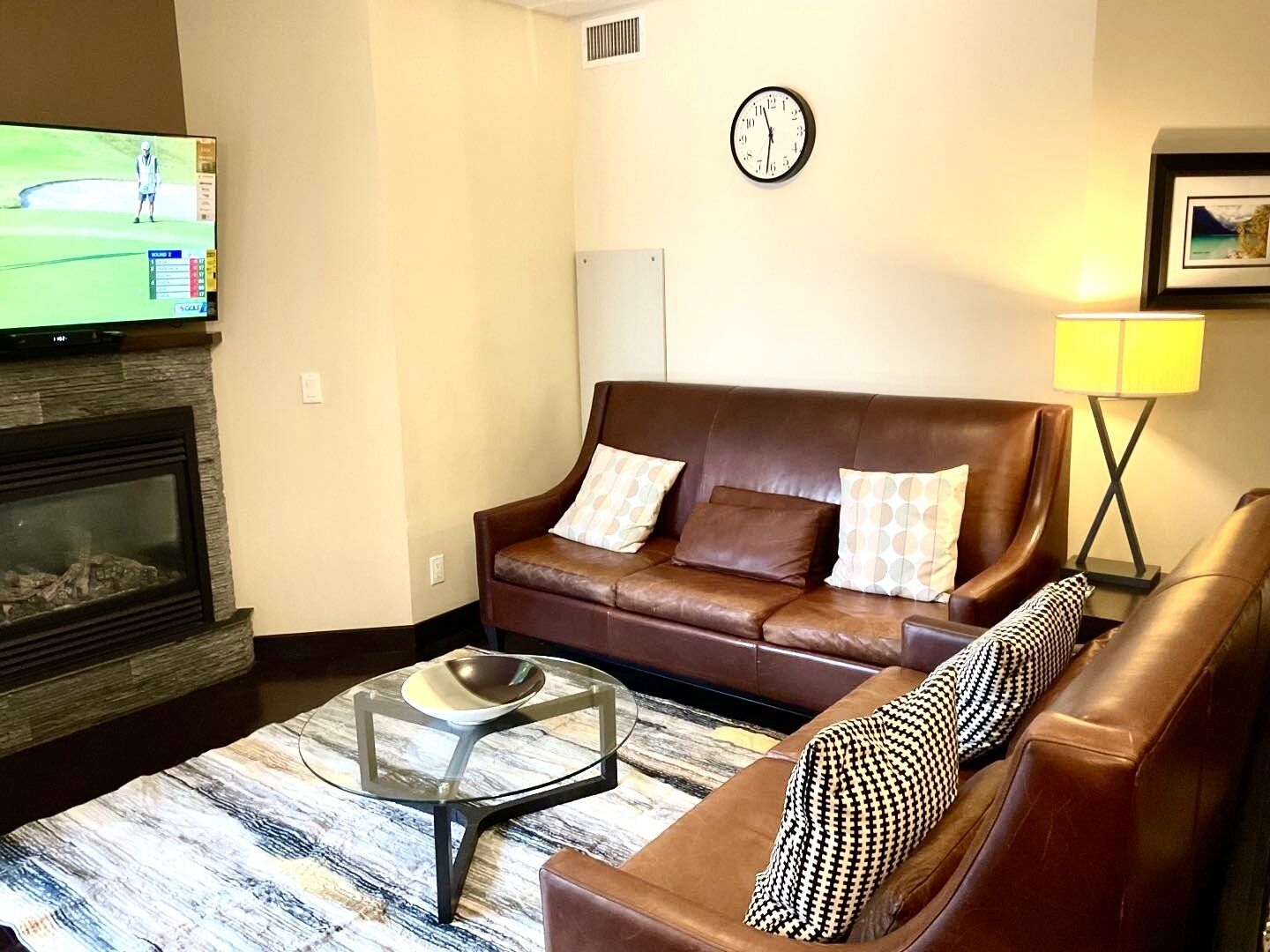 Télévision, cheminée