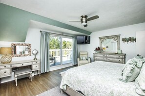 2 bedrooms, desk, iron/ironing board, free WiFi - Captiva Island Vacation Home with Pool, Tennis, and Beach Access and King bed (Captiva)