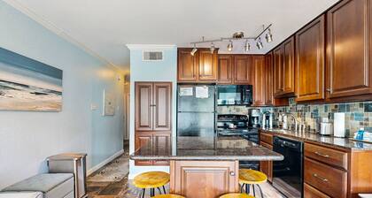 Wonderful condo w/ocean views, private balcony, shared pool & hot tub