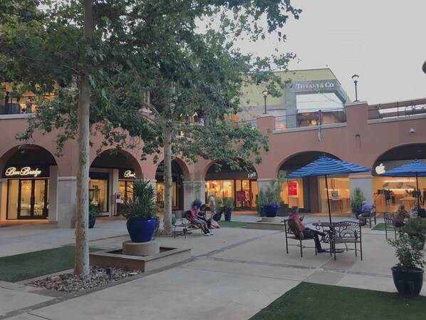 Outdoor dining - Oasis at the foot of Catalina! (Tucson)