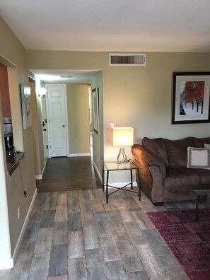 Smart TV, fireplace - Oasis at the foot of Catalina! (Tucson)