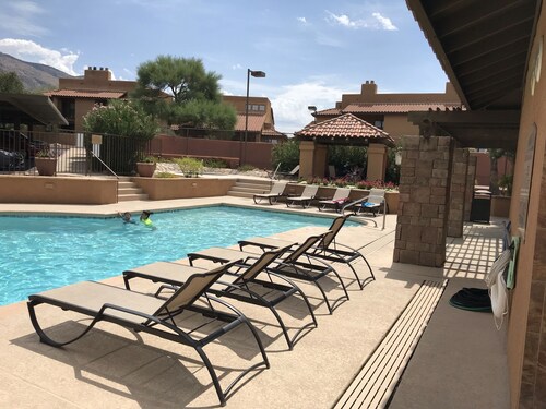 Oasis at the foot of Catalina!