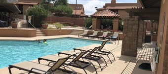 Oasis at the foot of Catalina!