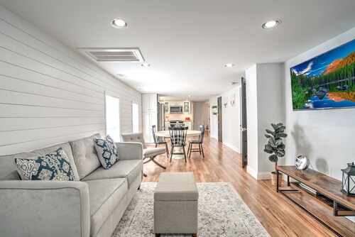 2UNITModernFarmhouse Sleeps13