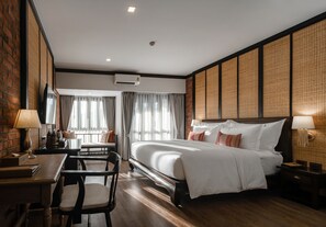 Lanna Corner Room | Két bảo mật tại phòng, bàn, màn/rèm cản sáng, phòng cách âm 