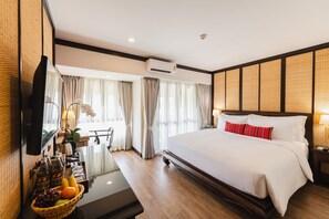 Lanna Standard Room | In-room safe, desk, blackout drapes, soundproofing - El Barrio Lanna (Chiang Mai)