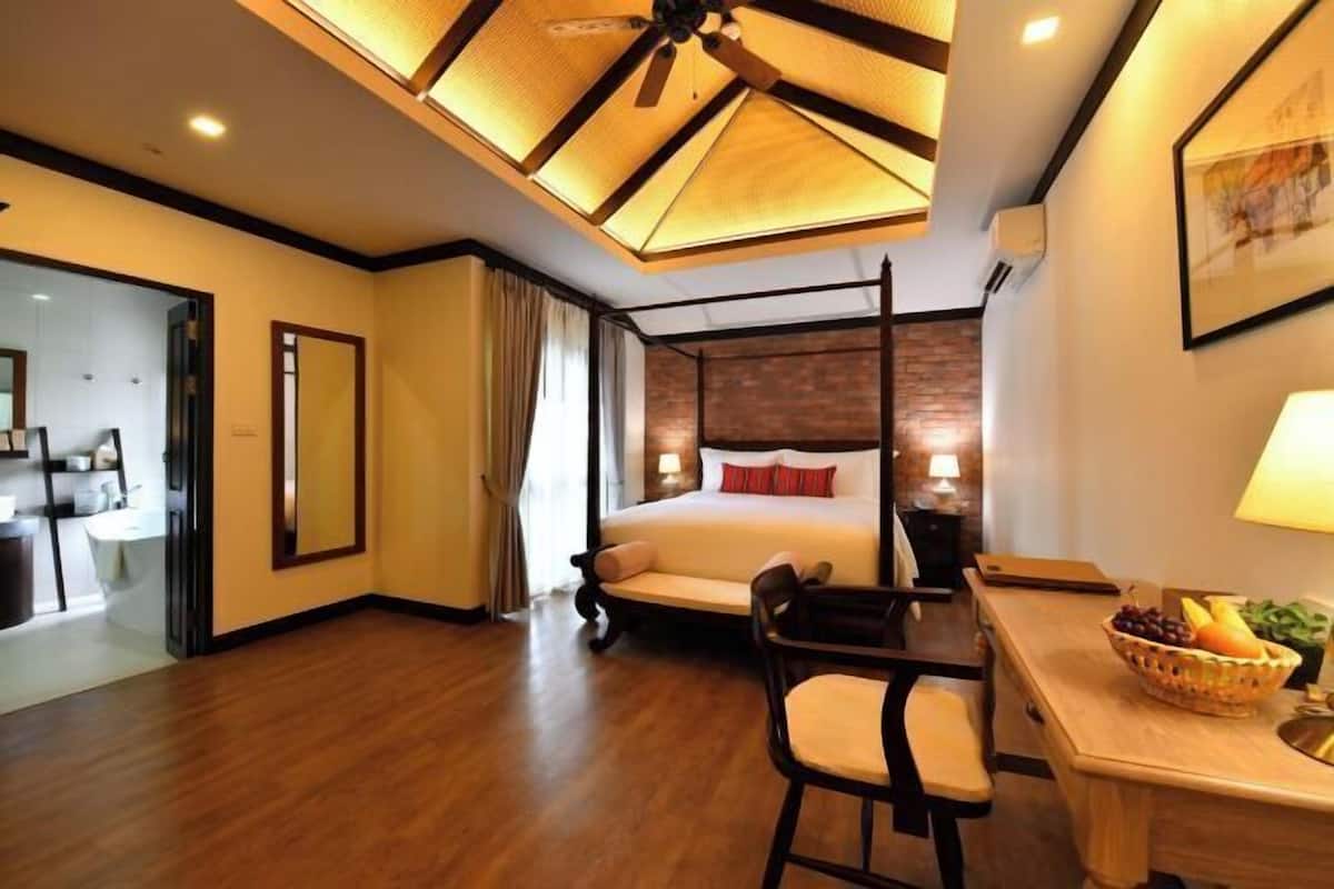 In-room safe, desk, blackout drapes, soundproofing