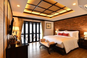 Lanna Signature Room | Caja fuerte, escritorio, cortinas opacas y sistema de insonorización