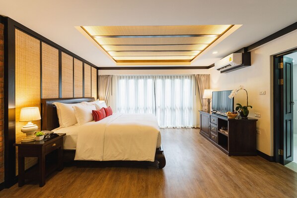 Lanna Deluxe Room | 객실 내 금고, 책상, 암막 커튼, 방음 설비