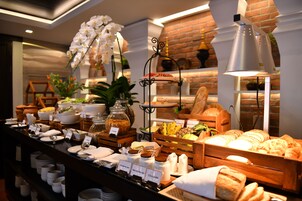 Daily buffet breakfast (THB 300 per person)