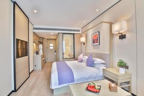 Dobbeltrom – deluxe | Skrivebord, blendingsgardiner og lydisolert