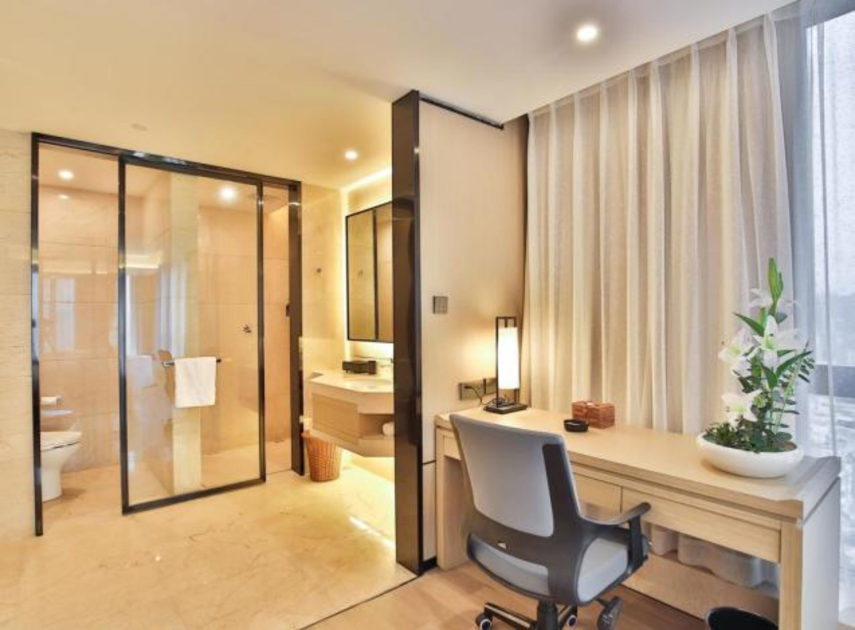 SSAW Concept Room | Bathroom | Free toiletries, hair dryer, slippers, towels