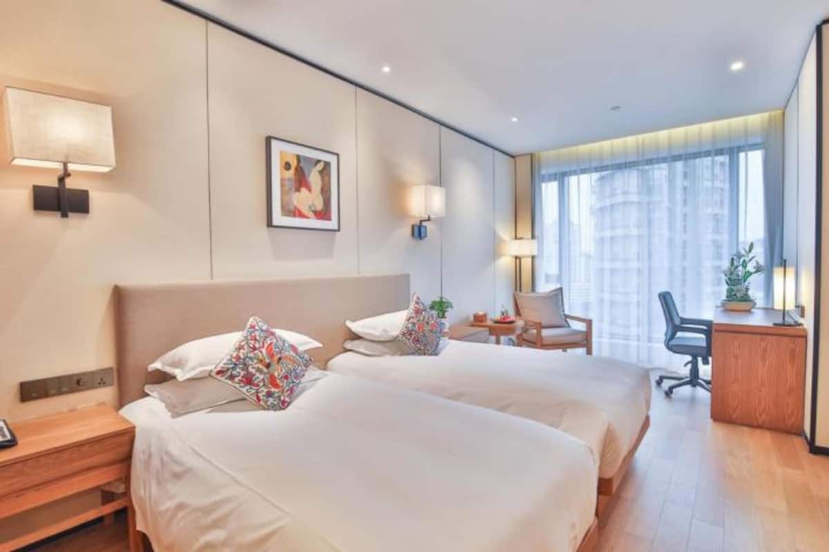 1 bedroom, desk, blackout curtains, rollaway beds