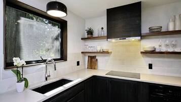 Refrigerador, microondas, horno y parrilla de estufa