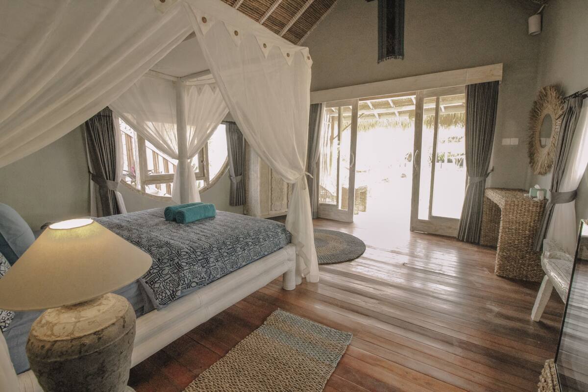 Bangalô luxo | 1 quarto, roupas de cama premium, frigobar, cofres nos quartos