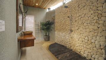 Deluxe Bungalow, Pool View | Bathroom shower