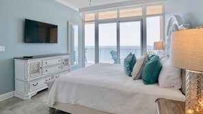 3 slaapkamers, een strijkplank/strijkijzer, gratis wifi, beddengoed