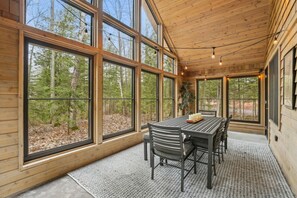 Dining - Northwoods Chalet @ Brickyard Creek, Bayfield (Bayfield)