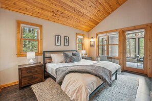 1 bedroom, desk, WiFi, bed sheets