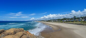 Cottage near the beach perfect for a couple with deck, grill, & fireplace
