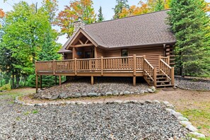 Exterior - Spacious and beautiful lakefront log home on 7 acres with private dock (Presque Isle)