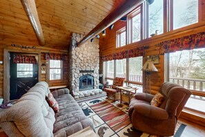 TV, fireplace, DVD player, books