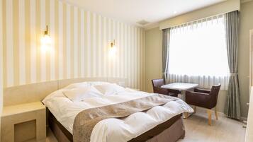 Desk, laptop workspace, blackout drapes, free WiFi