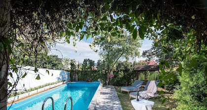 Casa de vacaciones con piscina climatizada al aire libre hasta 12 personas.